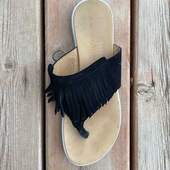 3/20$ 🛍️ Emu Australia fringe sandals - Picture 2 of 6